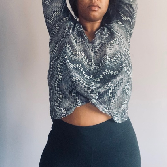 Forever 21 Sheer Funky Purple Chevron Gathered Front Long-Sleeve Blouse - Picture 10 of 10